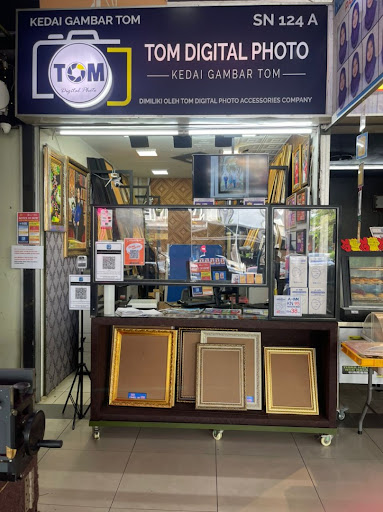 Tom Digital Emart Batu Kawa