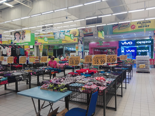 Giant Putra Heights
