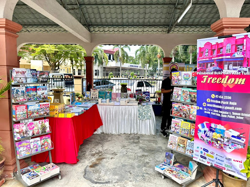 Pembekal Buku dan Alat Tulis Freedom Parit Raja