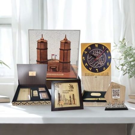 kedai hadiah dan cenderamata vip by unacraft laser cut and engraving craft production custom made souvenir and gift