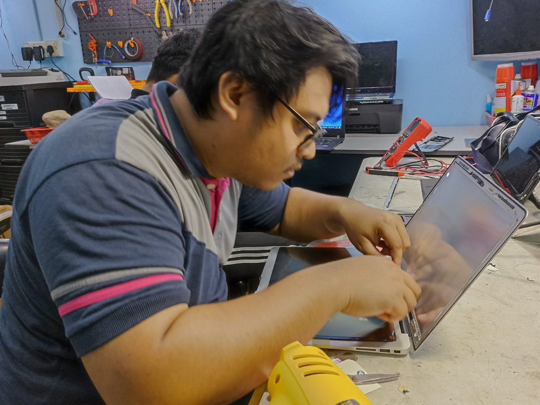 pro it services repair laptop kunak sabah