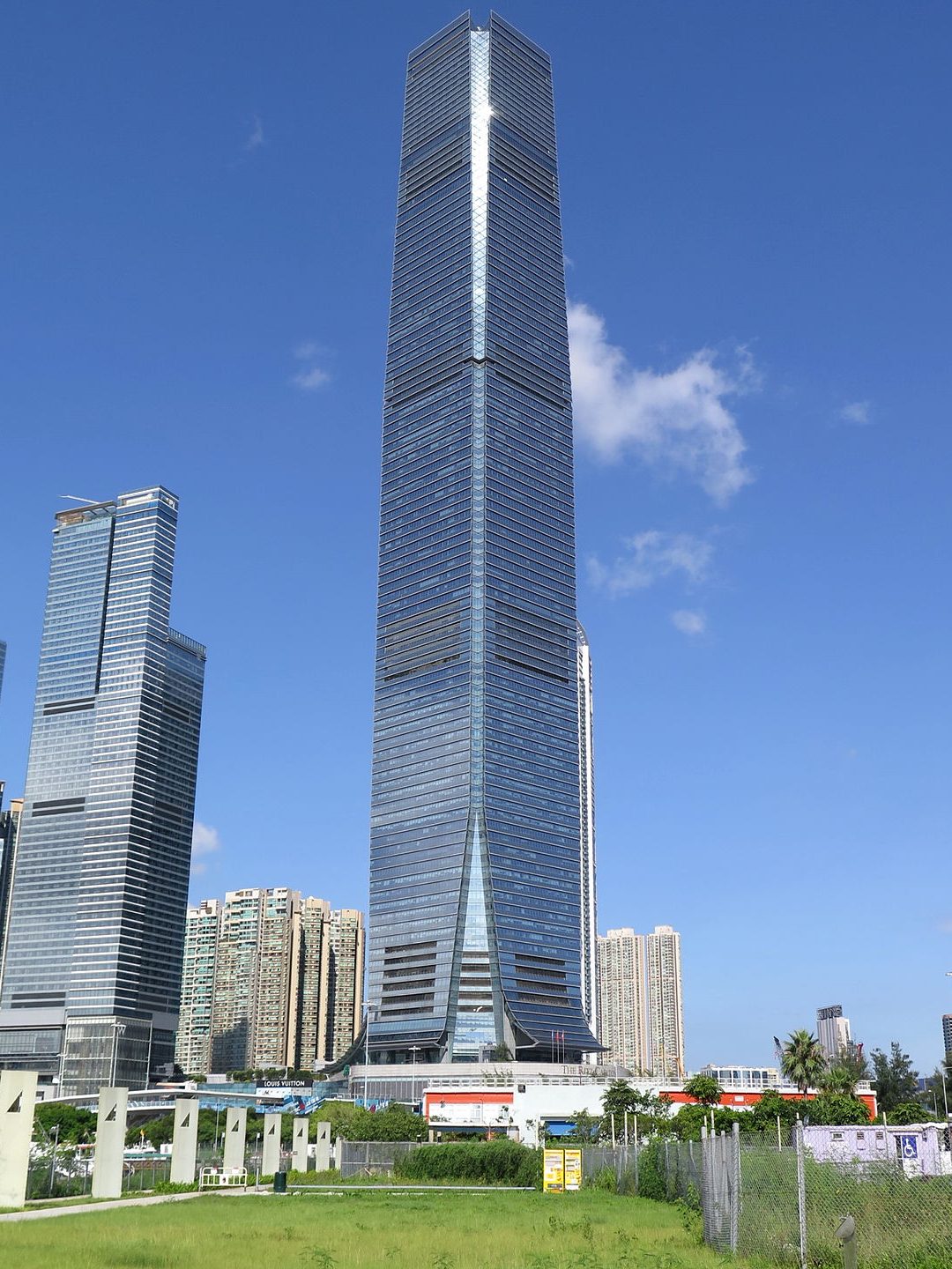 pusat perniagaan glober efbc88e78eafe58aa1e8b4b8e69893e4b8ade5bf83efbc89